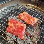 炭火焼肉味道苑 - 炭火焼きです