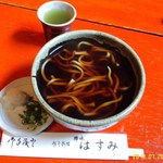 大宮 禅味 はすみ - かけそば・深山（578円）。期待どおりの美味さ。すすって噛み締めると蕎麦の甘みが口内に広がり、それに加えて汁の深みのある味わいに参りました。これで587円とはCPも満足です