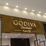 GODIVA - お店の前