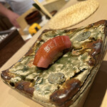 鮨　いの - トロはシャリの温度を上げて。普段と違うシャリでも違和感なく美味しい。