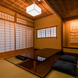 Relax and relax in a Japanese-style space that is a renovated Kyoto townhouse.