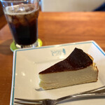 SANTO CAFE HANAMIZUKI - ・アイスコーヒー 583円/税込
                        ・バスクチーズケーキ 528円/税込
                        ※ドリンクとセットで▲100円