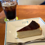 SANTO CAFE HANAMIZUKI - ・アイスコーヒー 583円/税込
・バスクチーズケーキ 528円/税込
※ドリンクとセットで▲100円