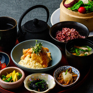 종류 풍부한 정식 요리로 몸도 마음도 맛있게 건강하게!