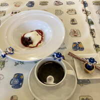 リストランテ エスト - デザートとコーヒー。お腹いっぱいですか、別腹です。
