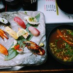 Ikuyoshi - 令和5年4月 ランチタイム
                        サービス10貫セット 990円
                        魚のあら汁付