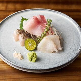 美味しさの秘訣は旬と鮮度。厳選されたお魚と野菜をご提供