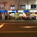 真ん中のお店です