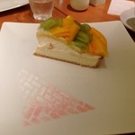 Kafe Komusa - 本日のケーキ☆マスカットとマンゴーのタルト
