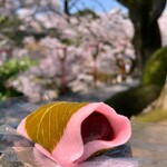 兼六園茶屋 見城亭 - 桜餅。400円