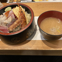 鮨政 西口店 - ちらし具大盛り 1210円