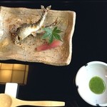 下鴨茶寮 - 稚あゆ。
            正直苦手だが、、まあまあ食べやすかった。