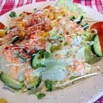 サラダ。ドレッシングが絶品。