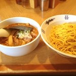 はやし家 - つけ麺(麺少なめメンマサービス)750円。
麺少なめで頼んでもかなりのボリュームです。麺少なめで頼むと卵かメンマがサービスされます。
お昼のみの営業