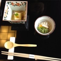 下鴨茶寮 本店 - 鱧そうめんと、トウモロコシの豆腐。旨い♪
                そうめんの歯ごたえ、トウモロコシの甘み、いい感じ。