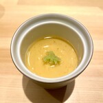 麻布十番 鮨とも - 茶碗蒸し。3口食べると、、、！？