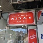 ル サロン ド ニナス - 出入口の看板