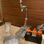 旨唐揚げと居酒メシ ミライザカ - こちらかサーバー　シロップ無料3種類がセッティング