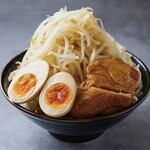 Cafe Junxion - 庄二郎ラーメン（この写真はもやしマシマシのオプション玉子）