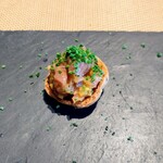 La Brianza - 長崎県産本まぐろタルタルシュー仕立て。ガーリックが結構効いていて、ワインが進んじゃう味わい。ひと口で終わってしまうのが何だか名残惜しい美味しさでした