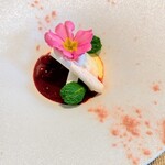 La Brianza - リコッタチーズはちみつ掛けアングレーズソースベリーのソース。Sさんのドルチェこの日も素晴らしい☆*＼(^o^)／まさにアシェットデセールだわ〜 美しい盛り付けに加えもちろん素敵に美味しい♡