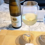 La Brianza - 白ワイン白いお花のようなオーストリア国境付近イタリアワイン。すっきりしていてフルーティーで美味しかった☆