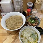 桐麺 本店 - あっさり！しっかり！塩つけ麺 豚丼