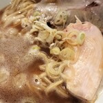 らぁ麺 櫻井 - この鶏チャーがあっさりと旨い