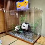 こく一番 ラーメン みどりや - 店内にパンダ。