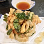 十八番 - 新玉ねぎと魚介のかき揚げ。