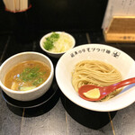 Kuraki - ・牛モツつけ麺 920円/税込
                      ・トッピング ネギ 110円/税込