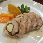 キッチン ブルー グローブ - スモーク香る鶏肉とチーズのガランティーヌのアップ