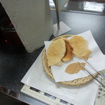 鯛ちくわ食遊館 - 鯛匠の郷 鯛ちくわ食遊館内　<鯛せんべ手焼き教室>　※鯛せんべを焼きました①