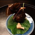 京懐石 吉泉 - 昆布に包まれた蒸し物