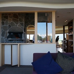 フラテッロ・ディ・ミクニ - ウェイティングからピザ窯が見えるキッチン。