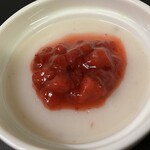 トリトモ - 杏仁豆腐いちごソース(宴会限定)