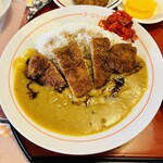 Tsuruga Yoroppa Ken - 大カツカレー
      卓上のウスターソースをかけて