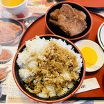 Tsuruga Yoroppa Ken - 大カツカレー4切のご飯
      このご飯にかかるものが“名物カツ丼のたれ”