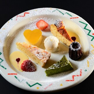 沢山の種類のスイーツを少しずつ楽しめるデザートの盛り合わせ♪