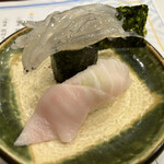 牡蠣と寿司 うみのおきて - 白魚軍艦と北海道羅臼産サメカレイのえんがわ