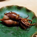 Sushi Karashima - 軽く干したホタルイカを宮崎の黒木本店の藁で燻して