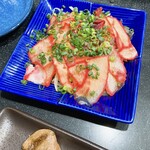 三酉屋 - 鯨ベーコンポン酢748円、はつ塩176円