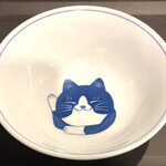 Sendai Toto Chuu Kasoba Nekomamma - スープを飲み干すと猫が現れました。