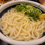 丸亀製麺 - 辛肉汁つけうどん（870円）　麺