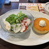 星乃珈琲店 - モーニングサービス〔サラダ＆パンケーキ〕