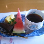 浪花寿司 - デザート（レディースランチ）ガトーショコラとフルーツとコーヒー