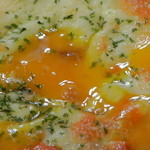 ケル シャンス - 焼きチーズカレーの中央部分に玉子が入っておりました。