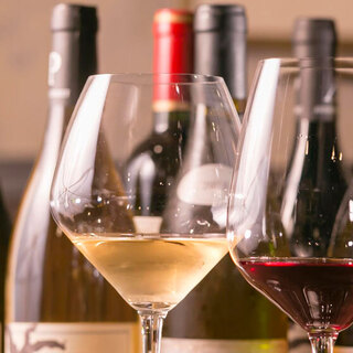 コース料理とともに楽しめるペアリングワインもラインナップ