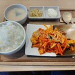 Kankoku Kateiryouri Suryon - 豚キムチ定食 890円 ♪