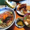 Daichan - 切り落とし丼　軽くたたきになっている刺し身に納豆が混ざってます　卵をといてわさびをつけて頂きます